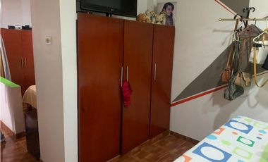 VENTA DE CASA 3 PISOS REFORMADA PEATONAL  ID 733