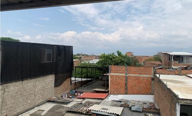 VENTA DE CASA 3 PISOS REFORMADA PEATONAL  ID 733