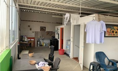 VENTA DE CASA 3 PISOS REFORMADA PEATONAL  ID 733