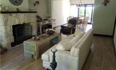 Chalet 4 ambientes. Barrio San Carlos