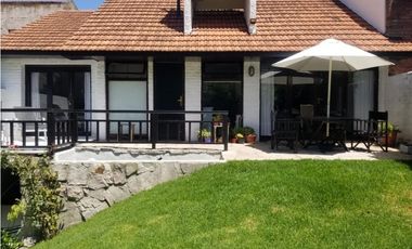 Chalet 4 ambientes. Barrio San Carlos