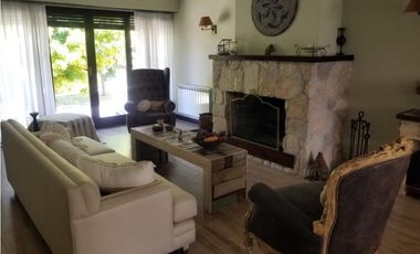 Chalet 4 ambientes. Barrio San Carlos