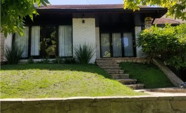 Chalet 4 ambientes. Barrio San Carlos
