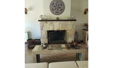 Chalet 4 ambientes. Barrio San Carlos