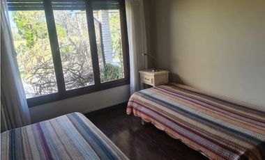 Chalet 4 ambientes. Barrio San Carlos