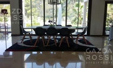Espectacular casa en Saint Thomas Este en doble lote