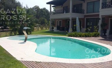 Espectacular casa en Saint Thomas Este en doble lote