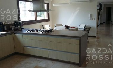 Espectacular casa en Saint Thomas Este en doble lote
