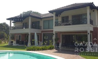 Espectacular casa en Saint Thomas Este en doble lote