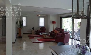 Espectacular casa en Saint Thomas Este en doble lote