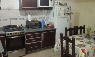 CASA 2 FAMILIAS CON SALIDA A 2 CALLES TOTAMENTE INDEPENDIENTES
