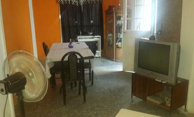 CASA 2 FAMILIAS CON SALIDA A 2 CALLES TOTAMENTE INDEPENDIENTES