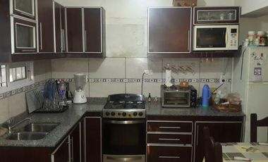 CASA 2 FAMILIAS CON SALIDA A 2 CALLES TOTAMENTE INDEPENDIENTES