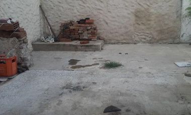 CASA 2 FAMILIAS CON SALIDA A 2 CALLES TOTAMENTE INDEPENDIENTES