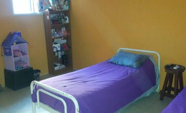 CASA 2 FAMILIAS CON SALIDA A 2 CALLES TOTAMENTE INDEPENDIENTES