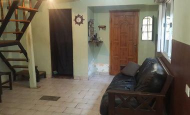 CASA 2 FAMILIAS CON SALIDA A 2 CALLES TOTAMENTE INDEPENDIENTES