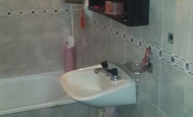 CASA 2 FAMILIAS CON SALIDA A 2 CALLES TOTAMENTE INDEPENDIENTES