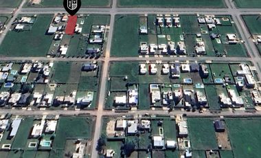 Terreno apto comercial sobre pavimento en  Funes Norte