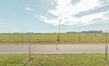 Terreno apto comercial sobre pavimento en  Funes Norte