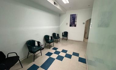 - SE RENTA ESPACIO PARA CONSULTORIOS EN EXCELENTE UBICACION.
