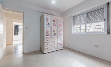 PH 4 AMBIENTES AL FRENTE CON PATIO, TERRAZA Y DOS COCHERAS RAMOS MEJÍA