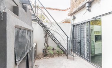 PH 4 AMBIENTES AL FRENTE CON PATIO, TERRAZA Y DOS COCHERAS RAMOS MEJÍA
