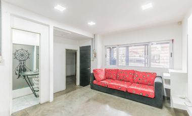 PH 4 AMBIENTES AL FRENTE CON PATIO, TERRAZA Y DOS COCHERAS RAMOS MEJÍA