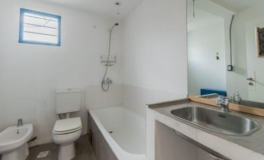 PH 4 AMBIENTES AL FRENTE CON PATIO, TERRAZA Y DOS COCHERAS RAMOS MEJÍA