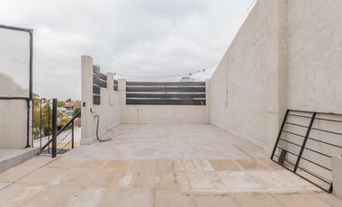 PH 4 AMBIENTES AL FRENTE CON PATIO, TERRAZA Y DOS COCHERAS RAMOS MEJÍA