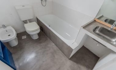 PH 4 AMBIENTES AL FRENTE CON PATIO, TERRAZA Y DOS COCHERAS RAMOS MEJÍA