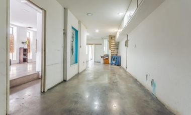 PH 4 AMBIENTES AL FRENTE CON PATIO, TERRAZA Y DOS COCHERAS RAMOS MEJÍA
