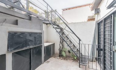 PH 4 AMBIENTES AL FRENTE CON PATIO, TERRAZA Y DOS COCHERAS RAMOS MEJÍA