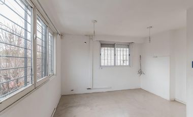 PH 4 AMBIENTES AL FRENTE CON PATIO, TERRAZA Y DOS COCHERAS RAMOS MEJÍA