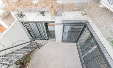 PH 4 AMBIENTES AL FRENTE CON PATIO, TERRAZA Y DOS COCHERAS RAMOS MEJÍA