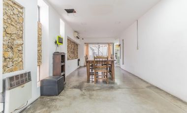 PH 4 AMBIENTES AL FRENTE CON PATIO, TERRAZA Y DOS COCHERAS RAMOS MEJÍA
