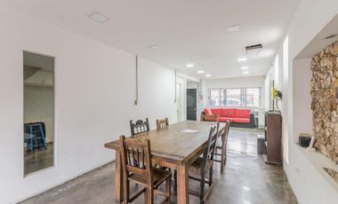 PH 4 AMBIENTES AL FRENTE CON PATIO, TERRAZA Y DOS COCHERAS RAMOS MEJÍA