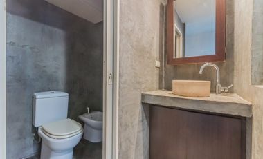 PH 4 AMBIENTES AL FRENTE CON PATIO, TERRAZA Y DOS COCHERAS RAMOS MEJÍA