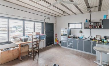 PH 4 AMBIENTES AL FRENTE CON PATIO, TERRAZA Y DOS COCHERAS RAMOS MEJÍA