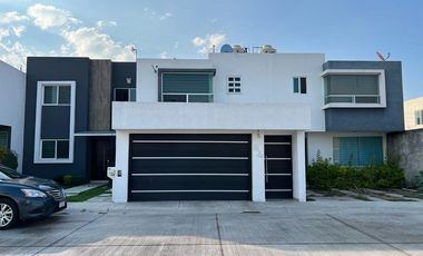 CASA A UNA LADO PLAZA CINEPOLIS TARIMBARO SEMINUEVA, FRACC PRIVADO CON ACABADOS