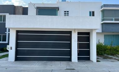 CASA A UNA LADO PLAZA CINEPOLIS TARIMBARO SEMINUEVA, FRACC PRIVADO CON ACABADOS