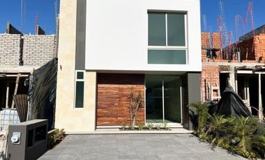 Casa en venta Altozano, coto privado con vigilancia y áreas verdes arboladas