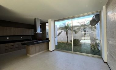 Casa en venta Altozano, coto privado con vigilancia y áreas verdes arboladas