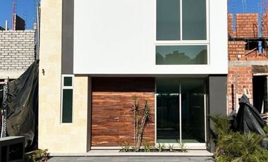 Casa en venta Altozano, coto privado con vigilancia y áreas verdes arboladas