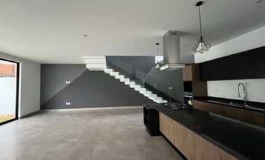 CASA EN PREVENTA FRACC LOMALTA, TRES MARÍAS Casa club, gimnasio, canchas, juegos