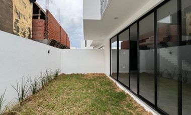 CASA EN PREVENTA FRACC LOMALTA, TRES MARÍAS Casa club, gimnasio, canchas, juegos