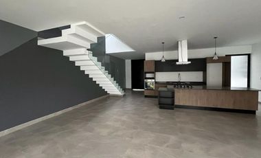 CASA EN PREVENTA FRACC LOMALTA, TRES MARÍAS Casa club, gimnasio, canchas, juegos