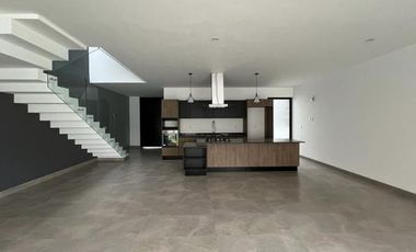 CASA EN PREVENTA FRACC LOMALTA, TRES MARÍAS Casa club, gimnasio, canchas, juegos