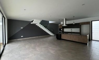 CASA EN PREVENTA FRACC LOMALTA, TRES MARÍAS Casa club, gimnasio, canchas, juegos