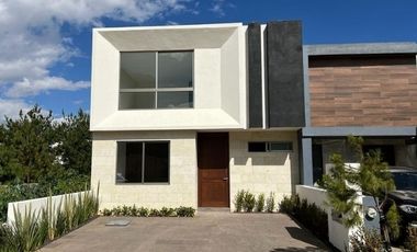 Casa en venta Altozano, Fracc. privado con vigilancia y áreas verdes, recámara e