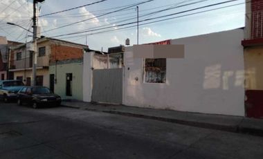 SE RENTA TERRENO CON MUY BUENA UBICACIÓN, AFLUENCIA VEHICULAR Y PEATONAL.